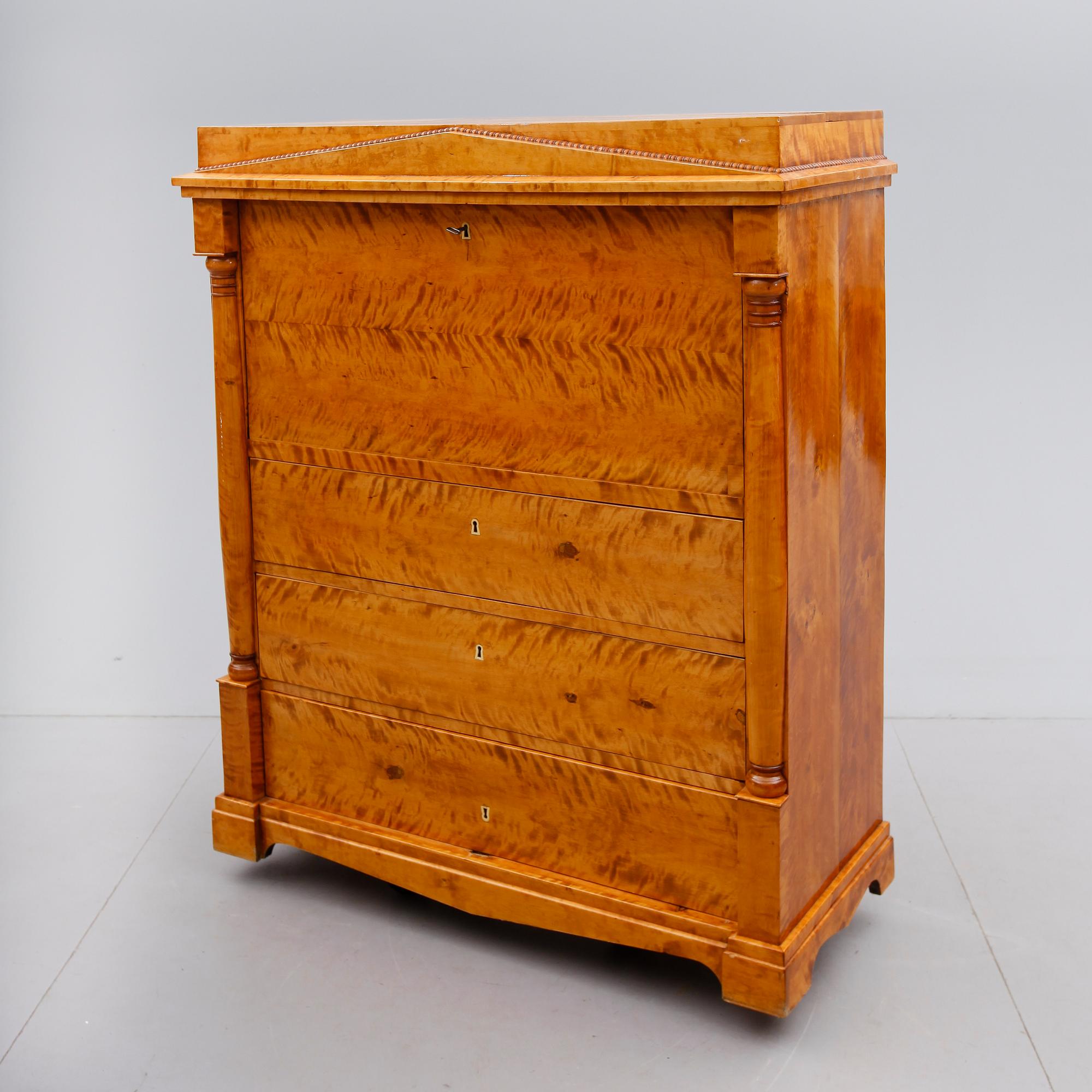CHIFFONJÉ, 1800-talets mitt.