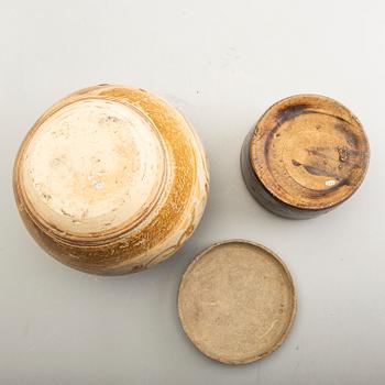 A South East Asian jar and box with cover, possibly 16th/18th Century.