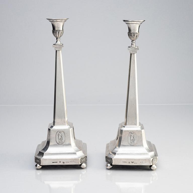 A pair Swedish late 18th century silver candelsticks, mark of Pehr Zethelius, Stockholm 1796.