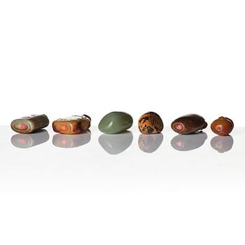 Snusflaskor, sex stycken, olika stensorter, bl.a. jade. Kina, 1900-tal.