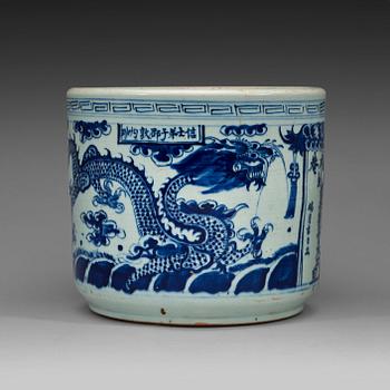 465. A blue and white censer, Qing dynasty according to inscription to side Guangxu.