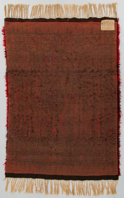 Kirsti Ilvessalo, A Finnish long pile Ryijy Rug, model Friends of Finnish Handicraft. Circa 180 x 133 cm.
