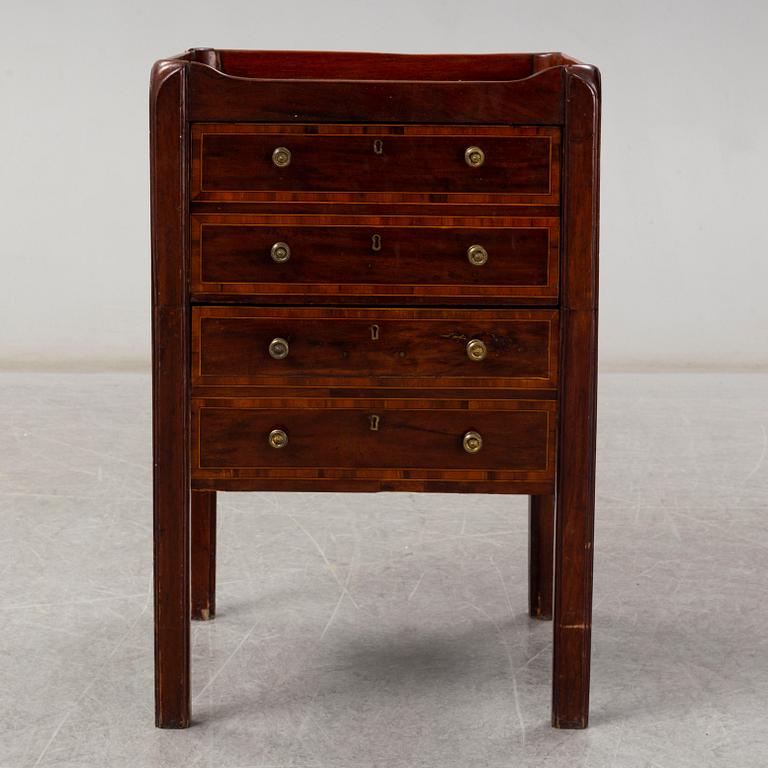 An English 19th century commode.