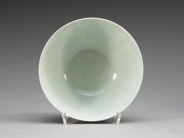 A blue and white bowl, Qing dynasty, with Yongzhengs six character mark and period (1723-35).