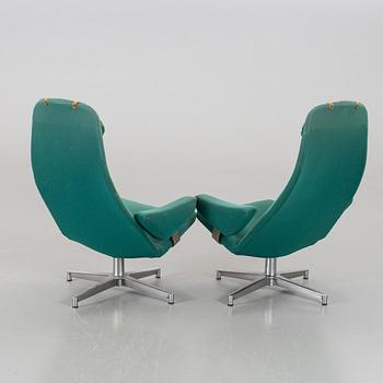 a pair of armchairs, "Contourette", 
Dux, late 20th century,.