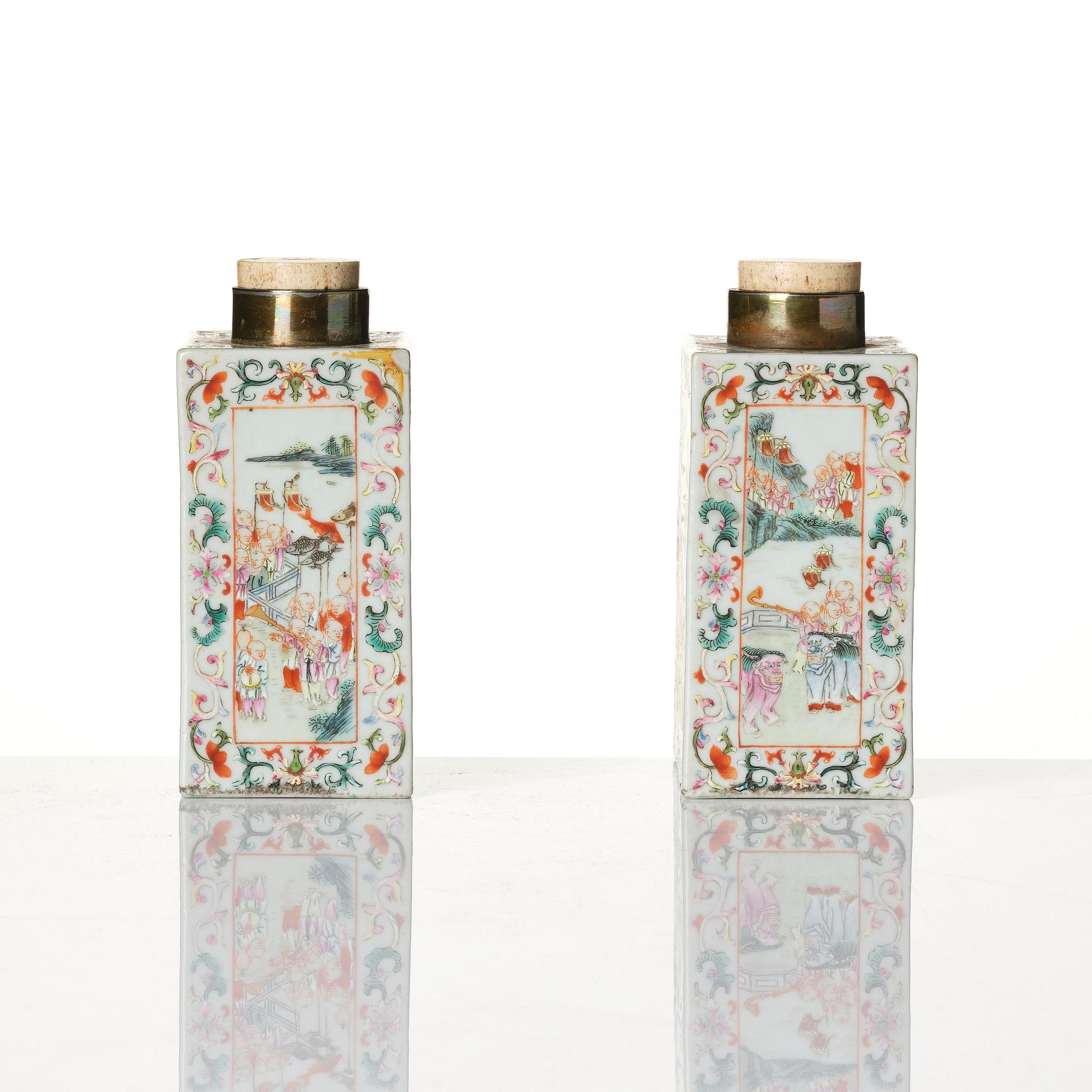 A rare pair of '100 boys' tea caddies, Qing dynasty, 18th/19th century.