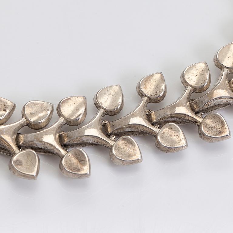 Anton Michlesen, a sterling silver necklace.