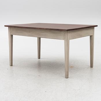 A table, around the year 1900.
