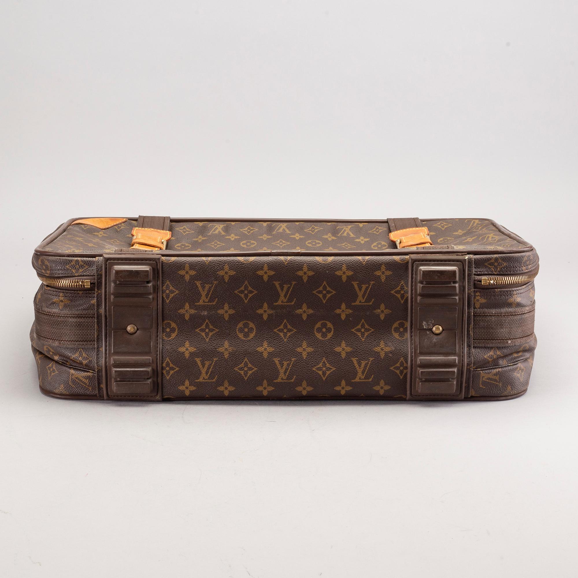 LOUIS VUITTON reväska.