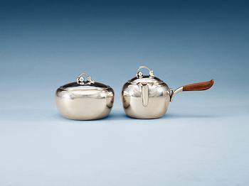 HARALD NIELSEN, gräddkanna och sockerskål,Georg Jensen, Köpenhamn 1933-44, sterling,