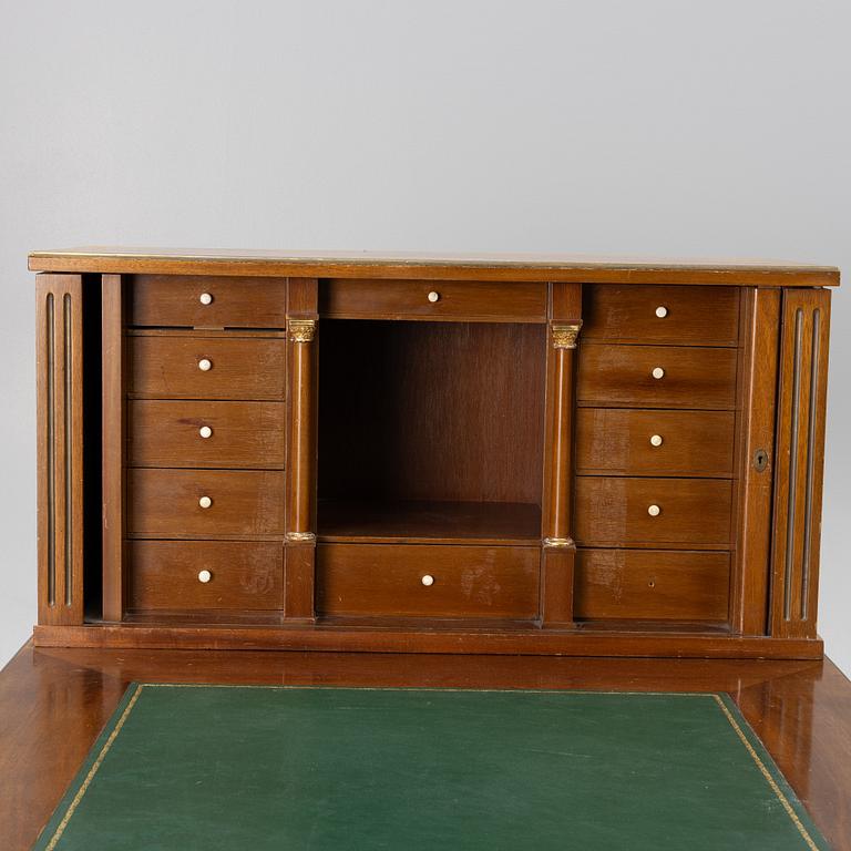 Skrivbord med uppsats, gustaviansk stil, 1900-tal.