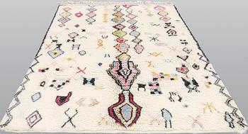 A Moroccan rug, approx. 253 x 166 cm.