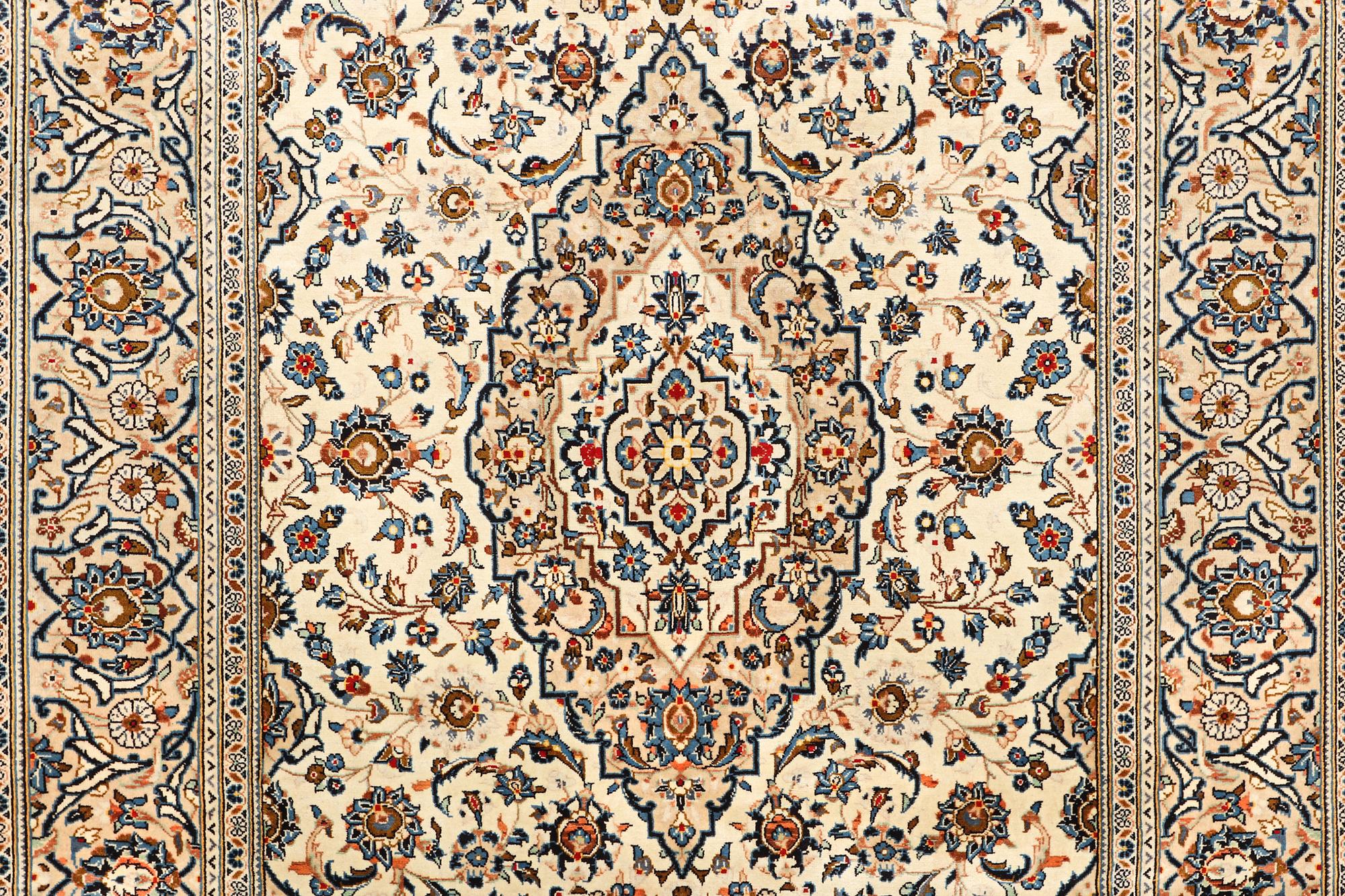 Matta, Keshan, ca 310 x 189 cm.