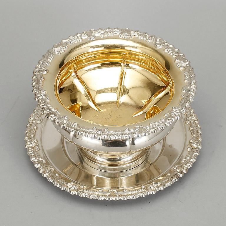 SÅSSKÅL MED FAT, silver, Gustav Möllenborg, Stockholm, 1842. Vikt ca 768 gram.