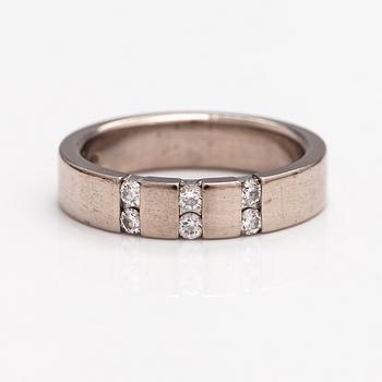 An 18K white gold ring with diamonds ca. 0.18 ct in total according to engraving. A Tillander, Helsinki 2005.