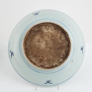 A blue and white porcelain dish, China, Ming dynasty (1368-1644).