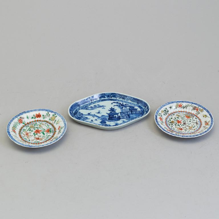 Two dishes with one tray, Qing dynasty, 18th century.