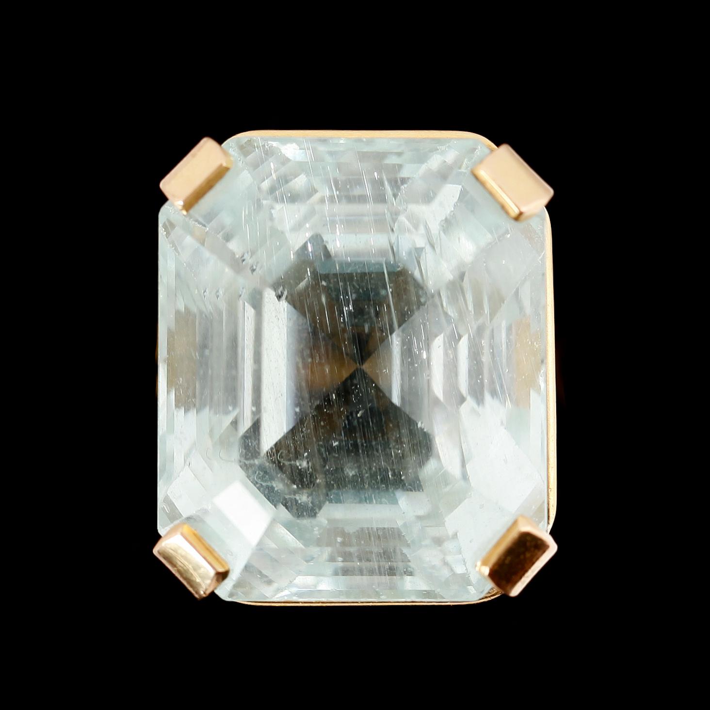 RING, 18 k, guld, stor fasetterad akvamarin ca 54 ct svenska stämplar BAG, Stockholm, 1988.