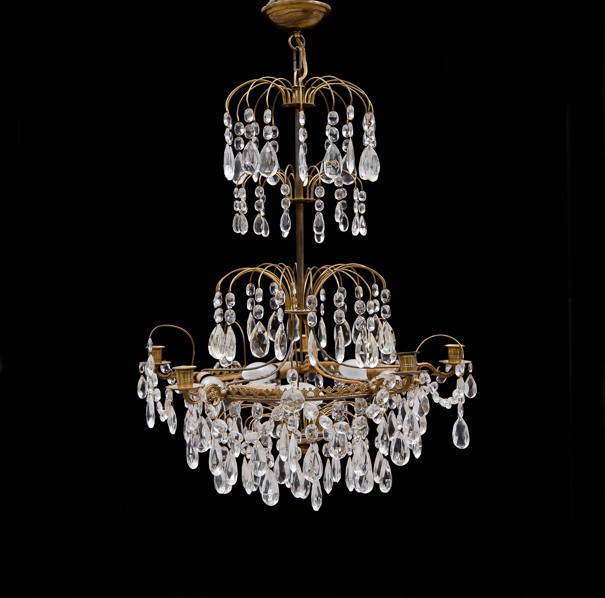 LJUSKRONA, gustaviansk stil, 1900-talets andra hälft. Höjd 67 cm.