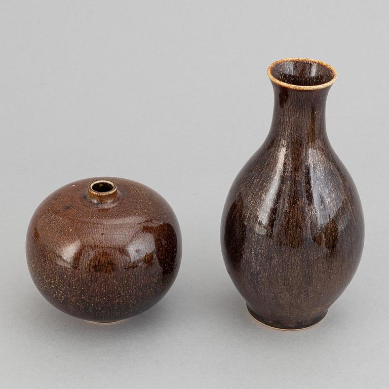 Lasse Östman, a set of four stoneware vases and two bowls.