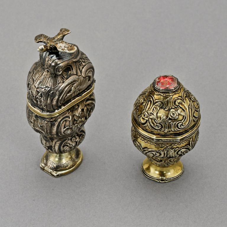 LUKTDOSOR 2 st, silver, trol Danmark, 1700/1800-tal. Vikt 78 g.