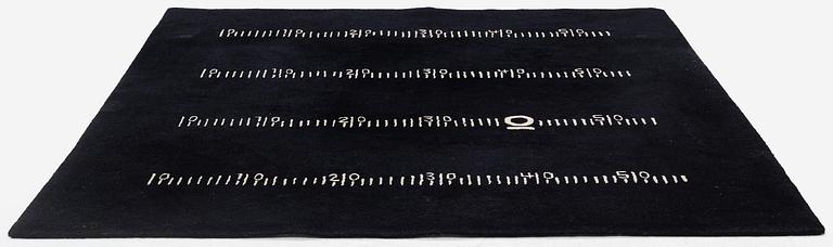 Eileen Gray, matta, "Centimètre", Black board rug, Handtuftad, 246,5 x 228,5 cm, Efter design av Eileen Gray.