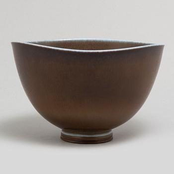 BERNDT FRIBERG, a stoneware bowl from Gustavsberg studio, signed.