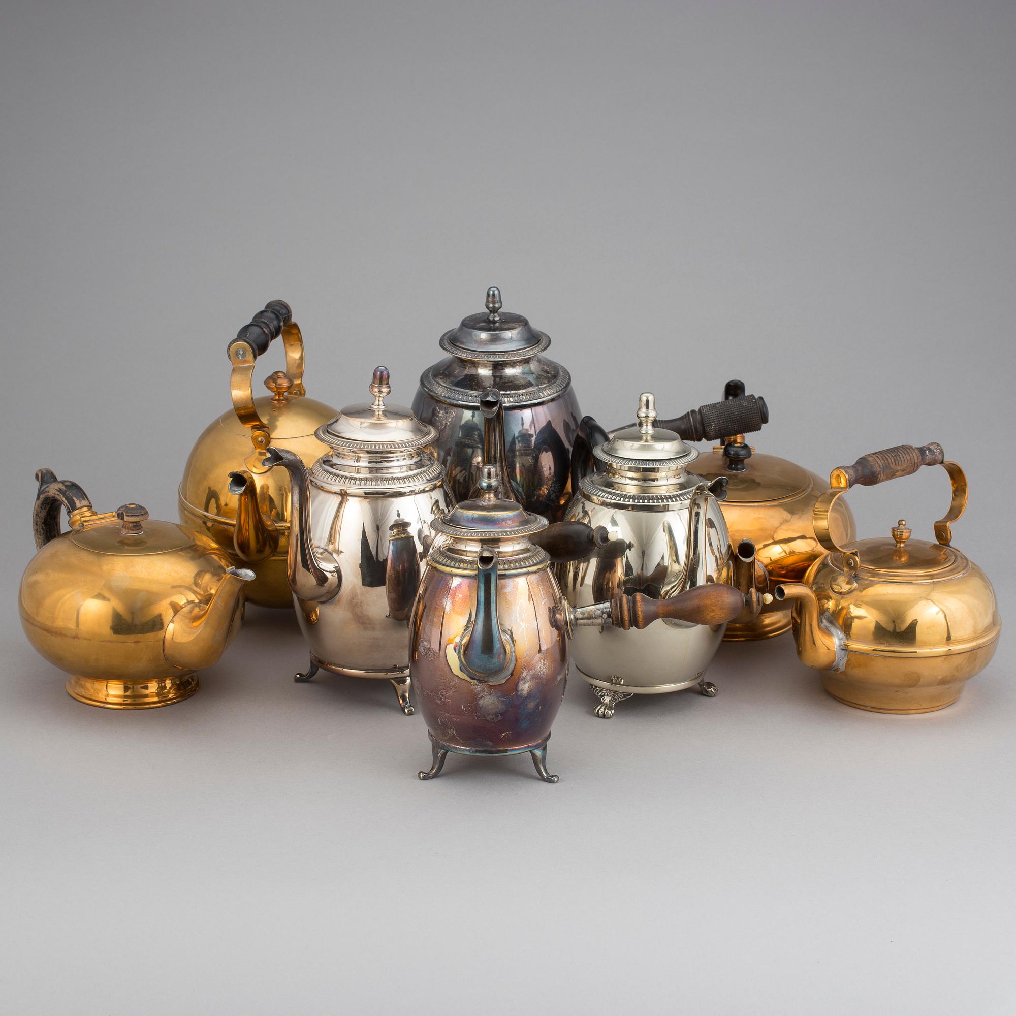 TE- och KAFFEKANNOR, 8 st, mässing och nysilver. Skultuna bruk, 1800-/1900-tal.