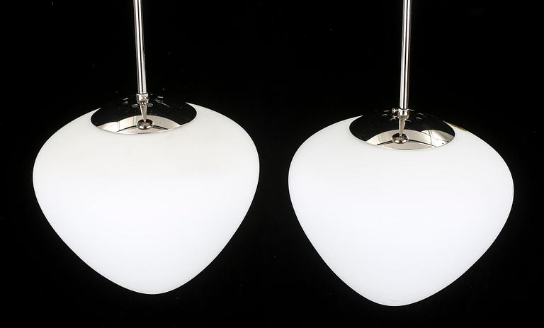 TAKLAMPOR, ett par, Laurel lamp modell 6032, 1900-talets mitt. Märkta Made in Sweden. Höjd 48 cm.