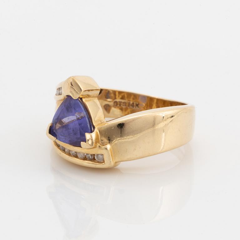 Brilliant-cut diamond and tanzanite ring.