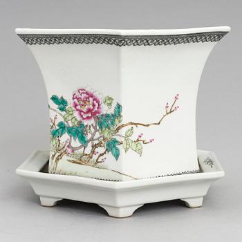 A Chinese flower pot with stand, 20th Century, republic style.