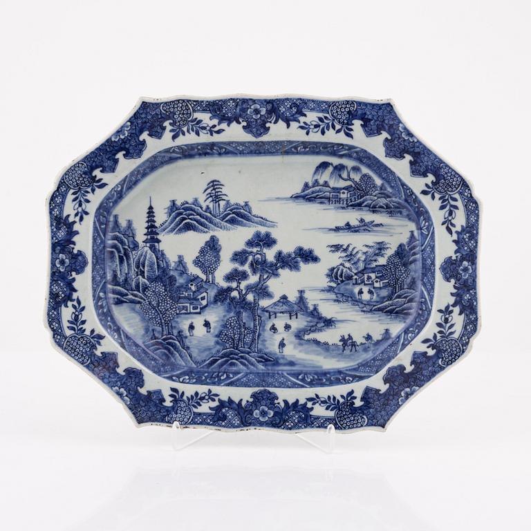 A blue and white tureen stand, Qing dynasty, Qianlong (1736-95).