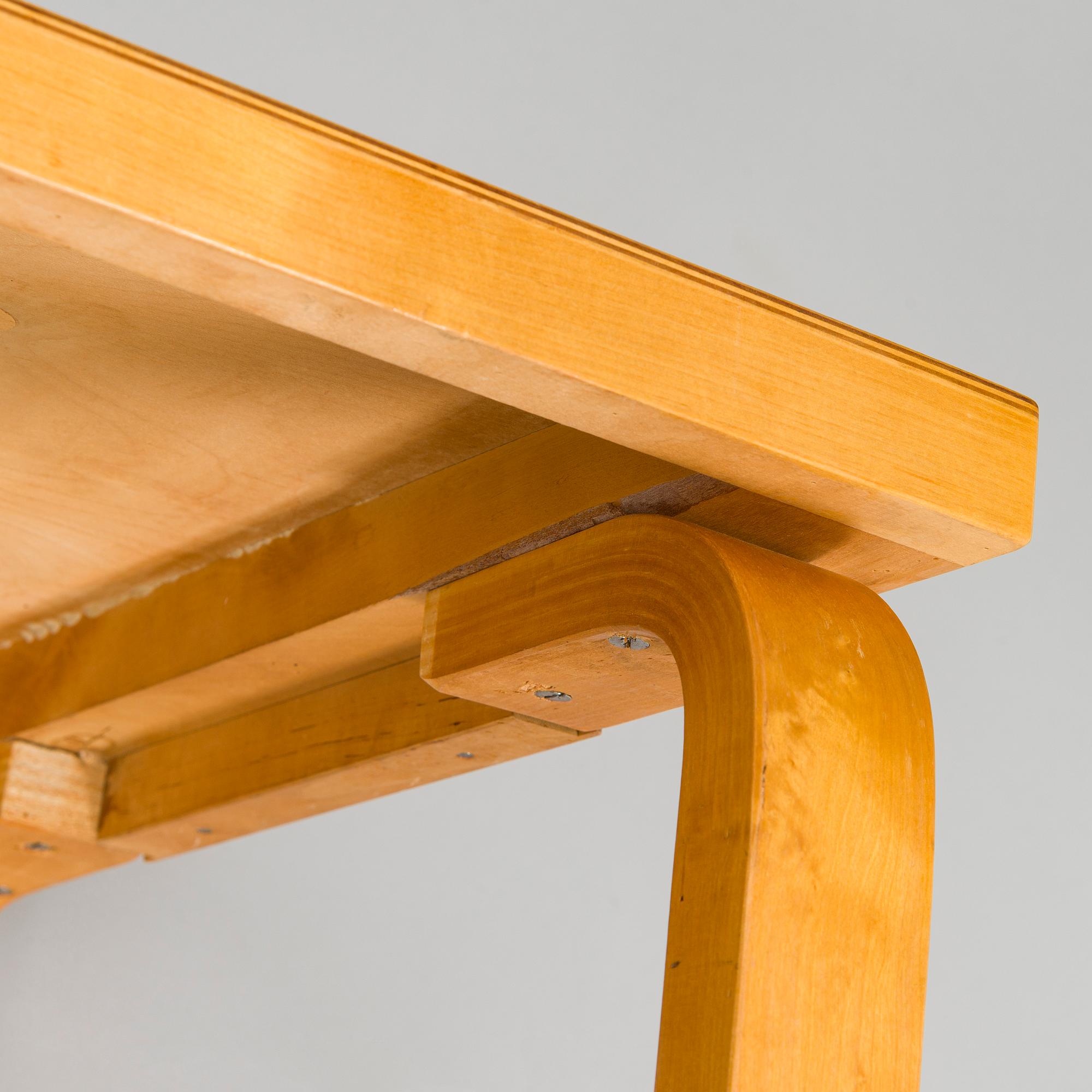Alvar Aalto, skrivbord, "K81" för O.Y. Huonekalu-ja Rakennustyötehdas A.B. 1900-talets mitt.