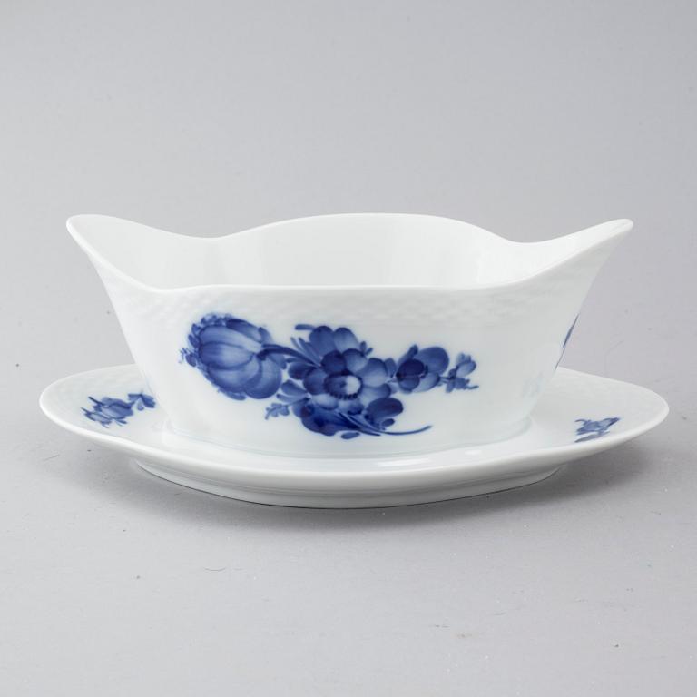 A porcelain tableware set of 44 pcs, "Blå blomst" by Royal Copenhagen, second half of the 20th century.