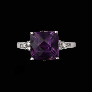 RING, 14k vitguld med ametist ca9x9mm och diamanter. tot ca0,10ct. 2000-tal. Vikt 3,7g.