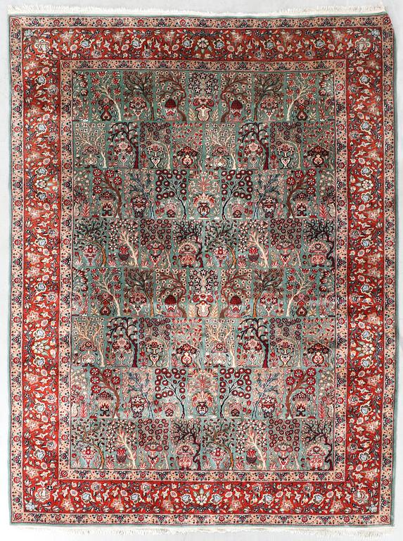 Oriental rug, old/semi-antique, approximately 333x254 cm.