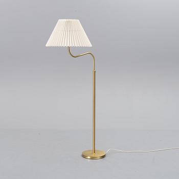 JOSEF FRANK, golvlampa, "Stora Kamelen", modellnr 2368/2148, Firma Svenskt Tenn.