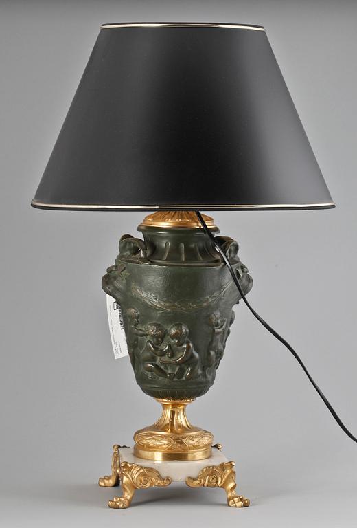 BORDSLAMPA, empirstil, 1900-talets andra hälft.
