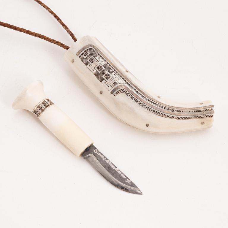 A small reindeer horn knife by Sune Enoksson, signed.