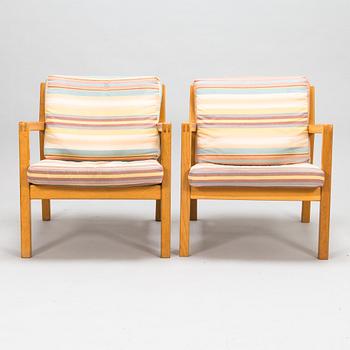 Carl Gustaf Hiort af Ornäs, A pair of mid-20th-century armchairs, "Rialto" manufacturer Puunveisto Oy - Träsnideri Ab.