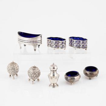 Saltkar och ströare, 8 delar, silver och vitmetall, England, 1800-1909.