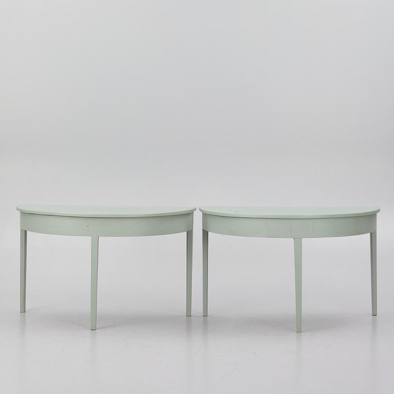 A dining table, second half of the 19th century.