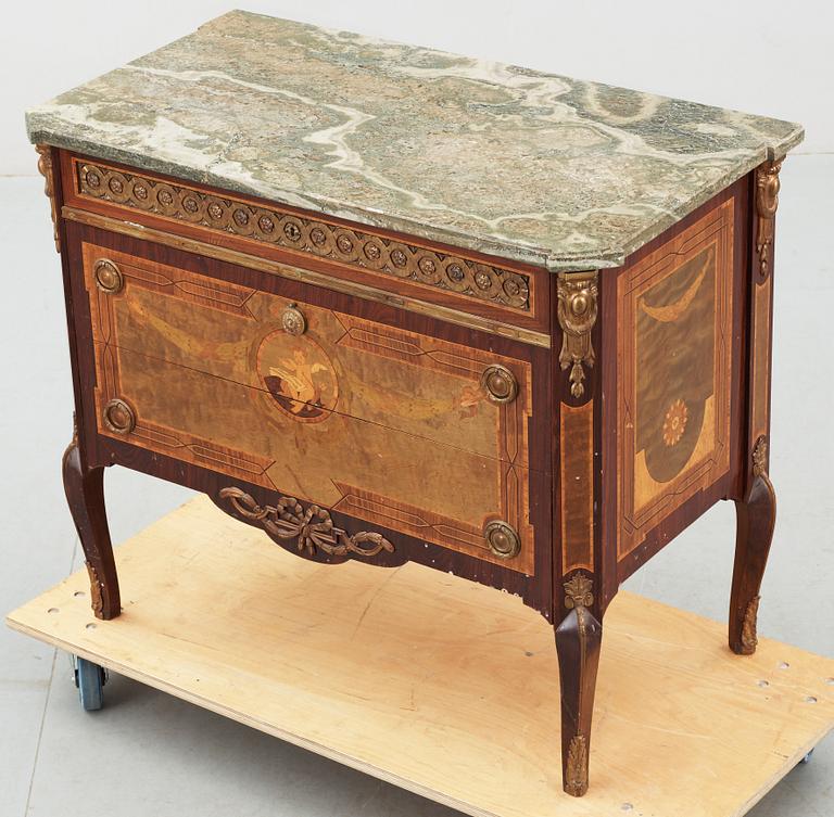 BYRÅ. Gustaviansk stil, 1900-talets andra hälft.