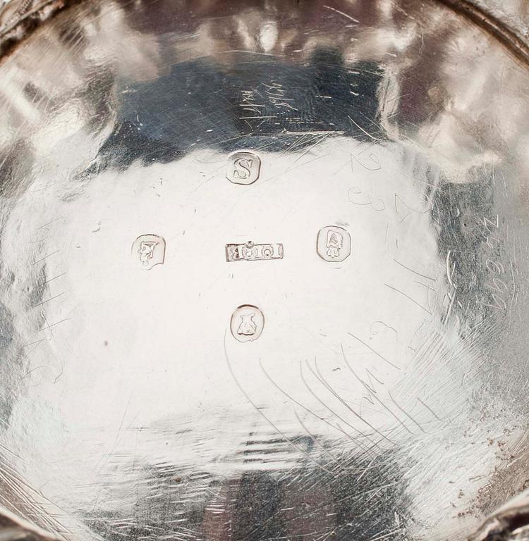 A TEA SERVICE, 3 PARTS AND A TRAY.