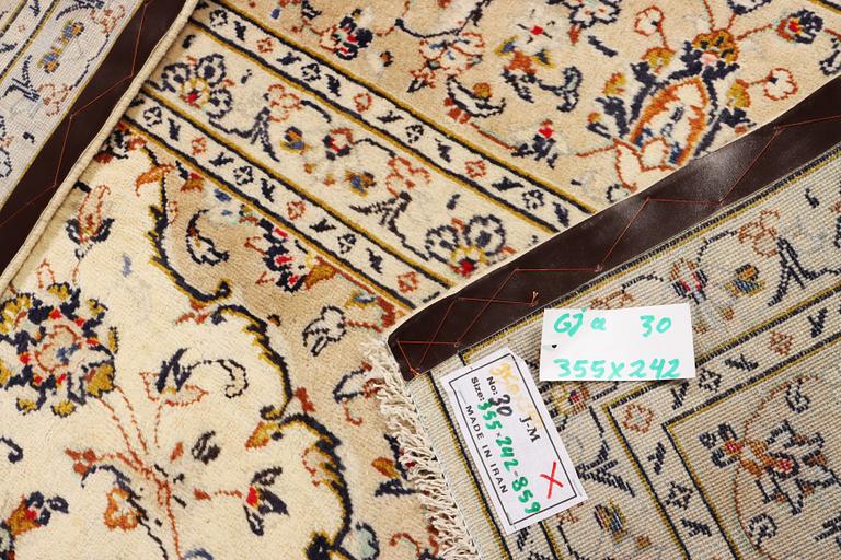 A Kashan carpet, c. 355 x 242 cm.