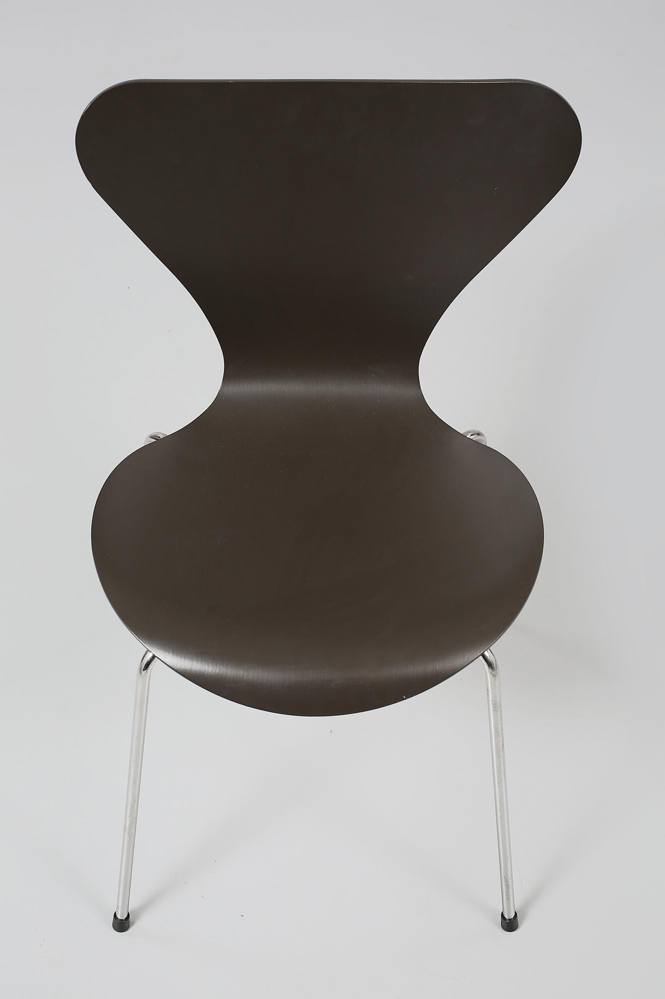 STOLAR, 4 st, "Sjuan" Arne Jacobsen, Fritz hansen, Danmark, 2007.