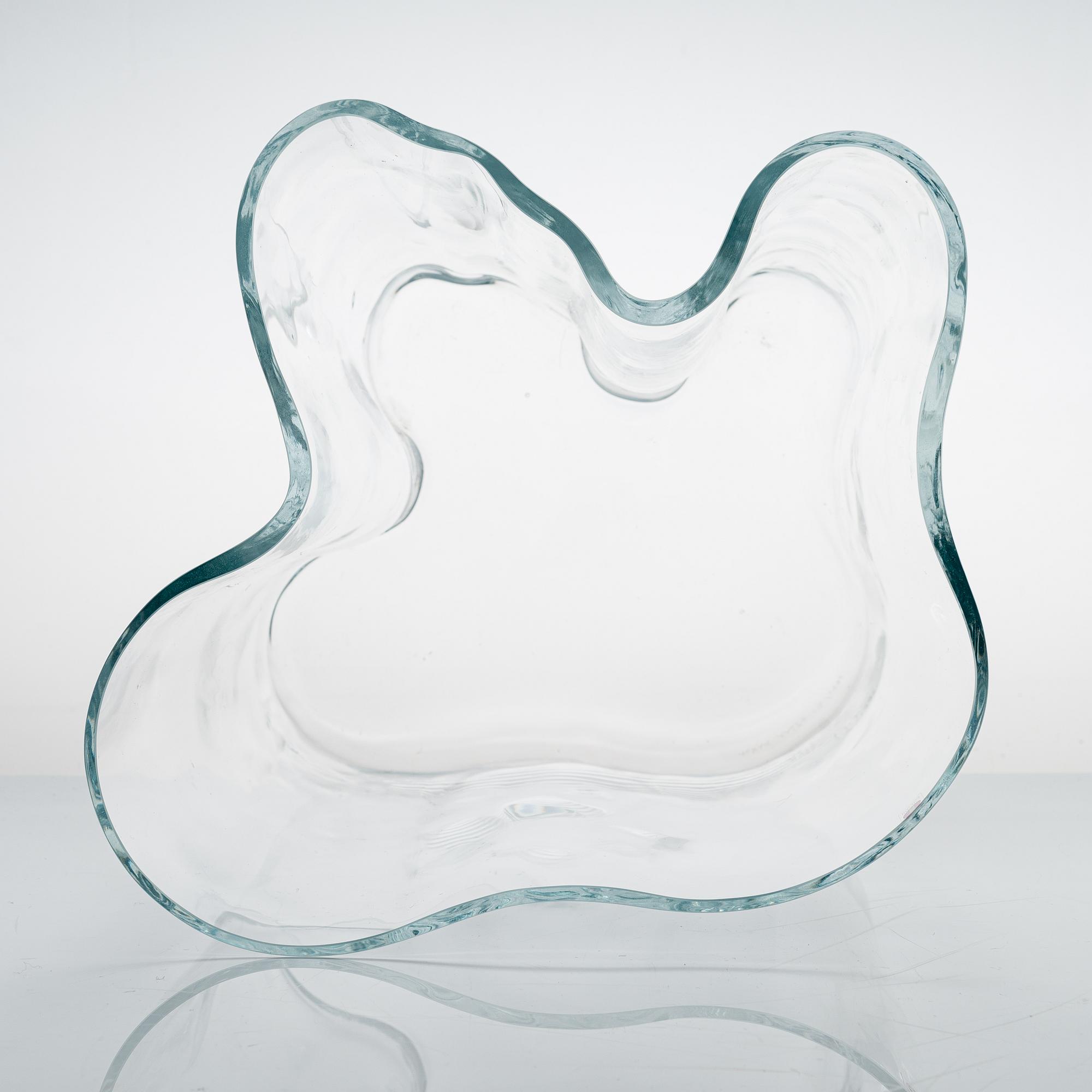 Alvar Aalto, vas 3031, signerad Alvar Aalto 12/1996.