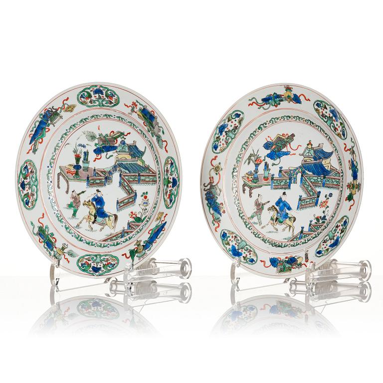 A pair of famille verte plates, Qing dynasty, Kangxi (1662-1722).
