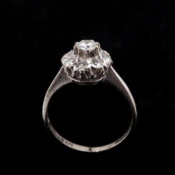 RING, 18K vitguld, briljantslipade diamanter ca 0.44 ct. Stockholm 1968. V. 2,9.