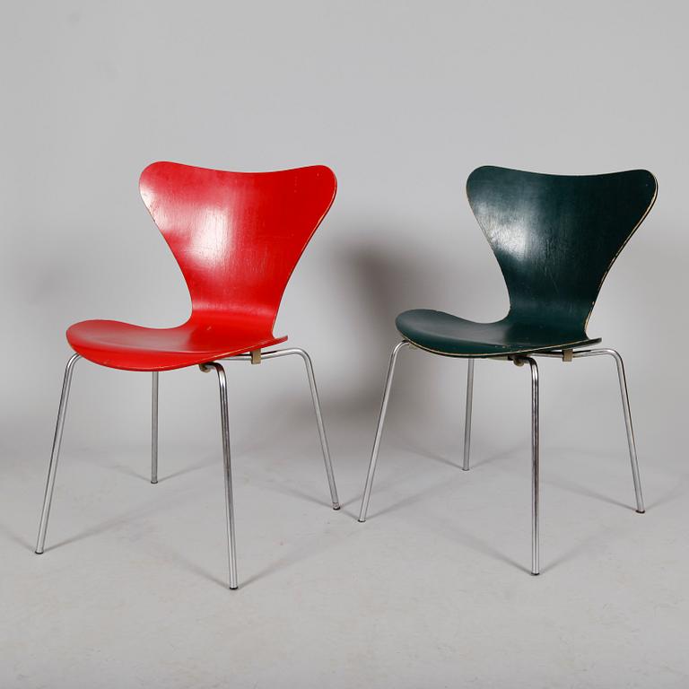 STOLAR, 2 st, Sjuan, Arne Jacobsen för Fritz Hansen, 1971 samt 1970.